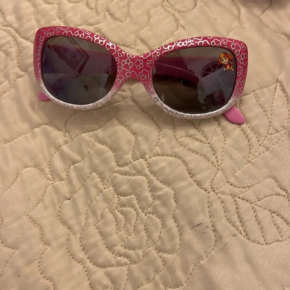 Paw patrol sky sun glasses for little girls used in good condition